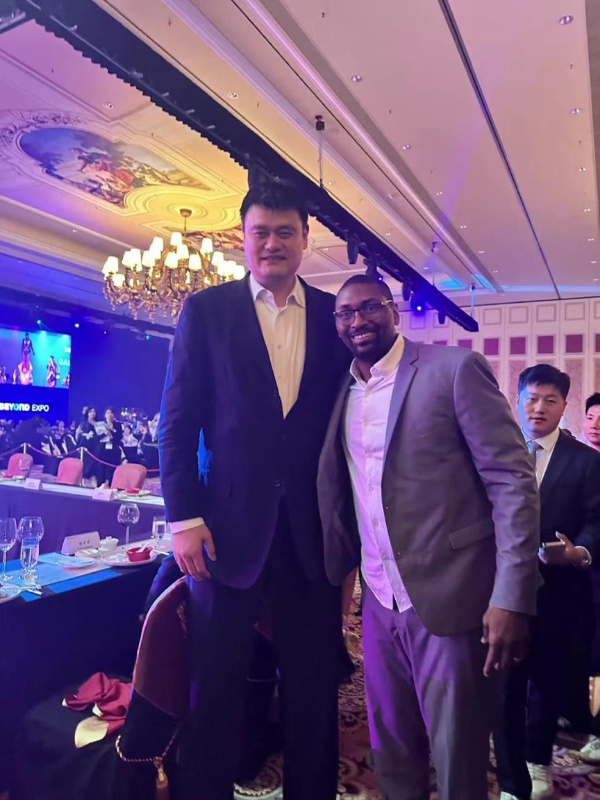阿泰斯特曬與姚明合照：這是我最喜歡的隊友 姚??！