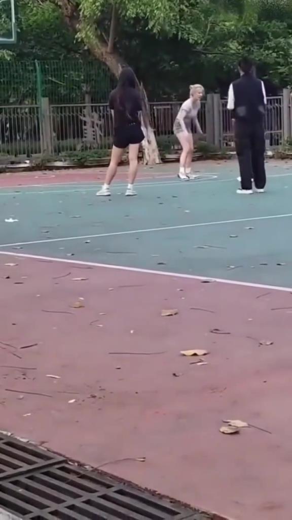 上來就背打女生的男人，真的活該沒有女朋友啊